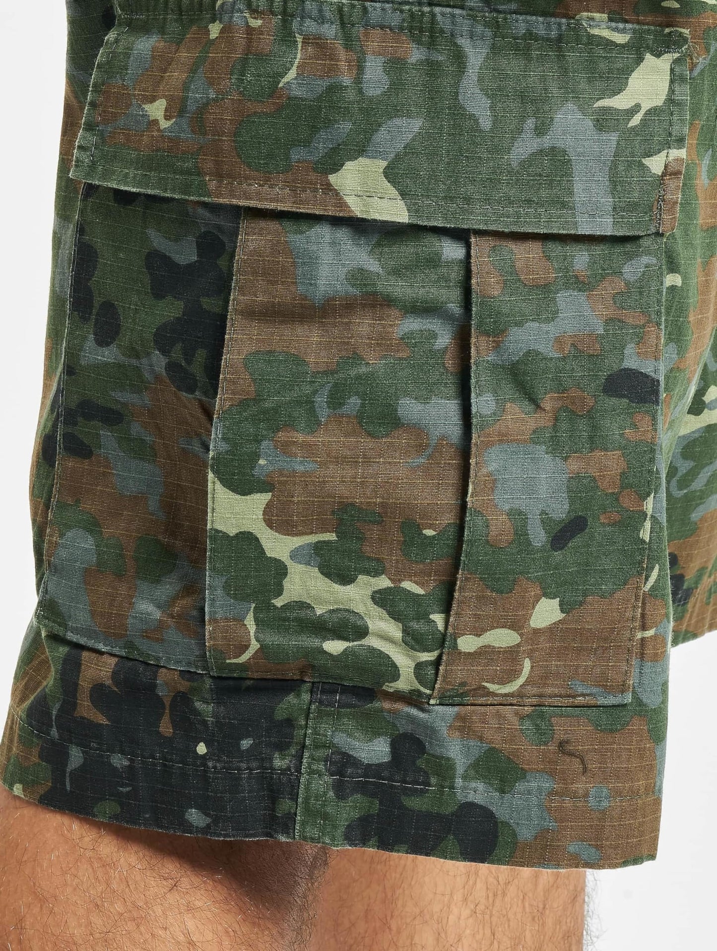 Brandit Men’s BDU Shorts Woodland – Vintage Military Cargo Shorts