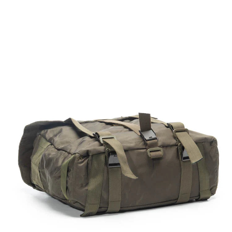 Original Austrian Army Pilot Bag with Strap Olive – Like New