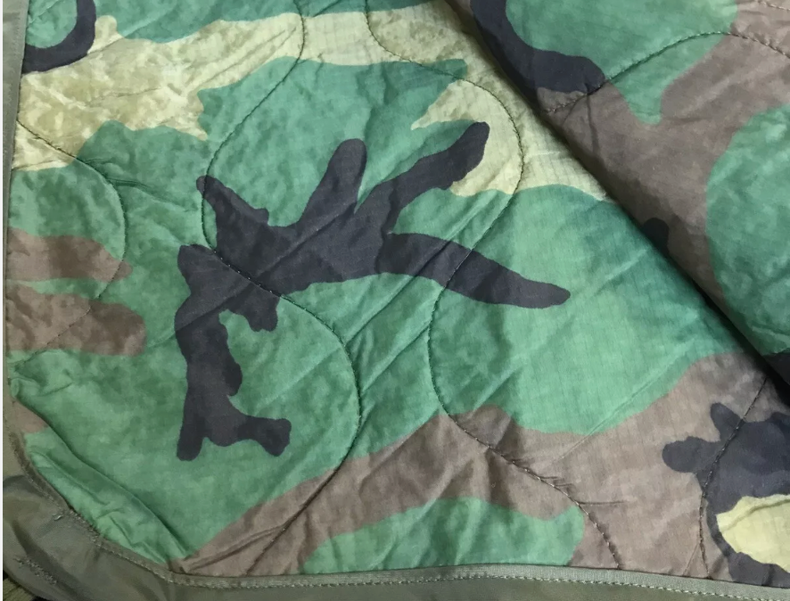 Original US Army GI Poncho Liner Woodland – Like New